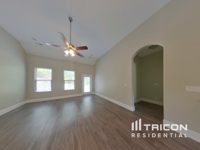 Building Photo - 211 E Quail Hollow Way