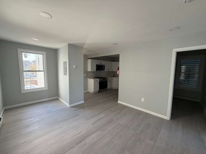 Building Photo - 17 E 15th St