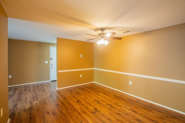 Building Photo - Lovely 2 BR/2 BA Condo in Germantown!