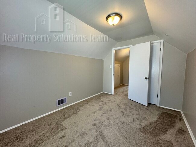 Building Photo - 3374 Eakin Rd