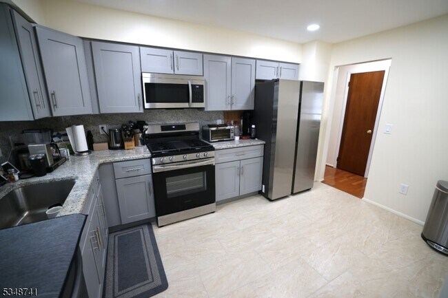 Building Photo - 920 Everts Ave