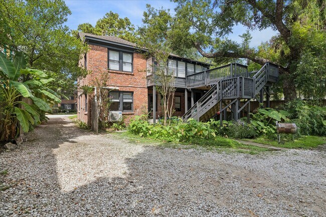 Building Photo - 2408 White Oak Dr
