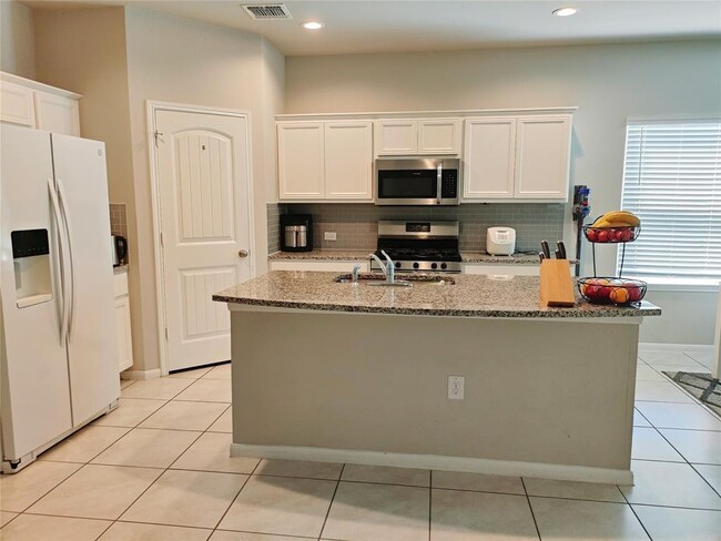 Building Photo - 7116 Ranchito Dr