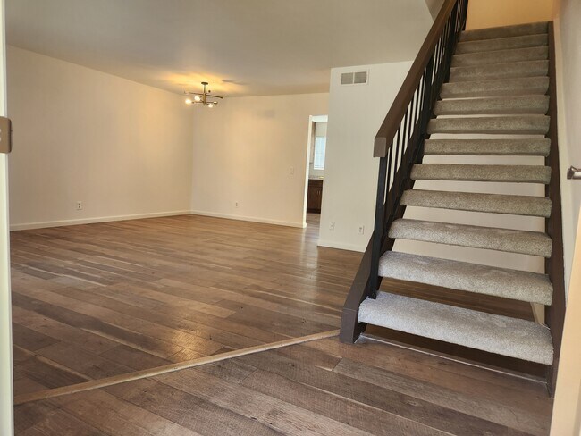 Building Photo - 6551 Wystone Ave
