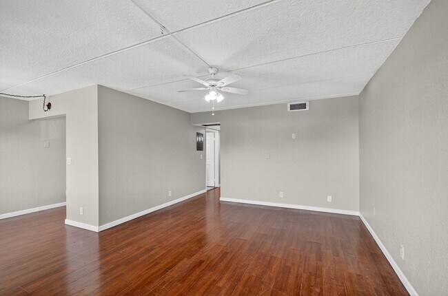 Building Photo - 2200 Springdale Blvd