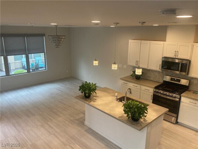 Building Photo - 1247 Rock Hls St