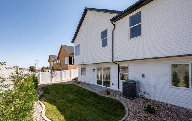 Building Photo - 714 S Liberty Cove Dr