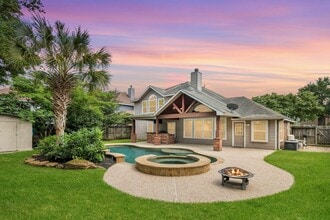 Building Photo - 1927 Enchanted Park Dr