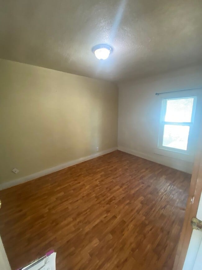 Building Photo - 2 BED | 1 BATH | SINGLE-LEVEL HOME | NORTH
