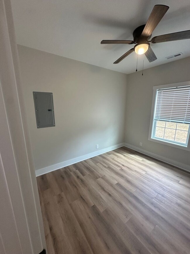 Building Photo - BRAND NEW 3 Bedroom Apartment in Shelbyville!