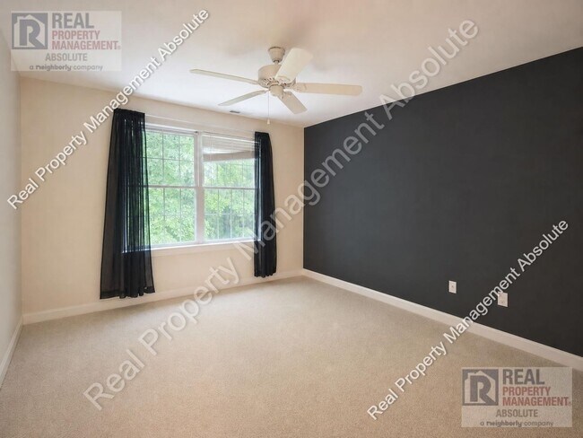 Building Photo - Prime Hudson Location: 3-Bed Townhouse Beside Benson’s Park