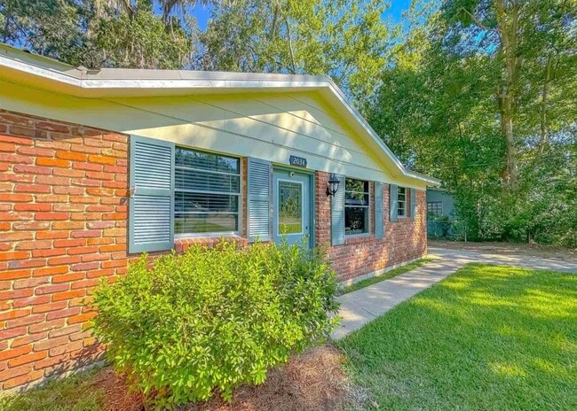 Building Photo - 2034 Harriet Dr