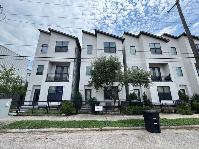Primary Photo - 1615 Milby St