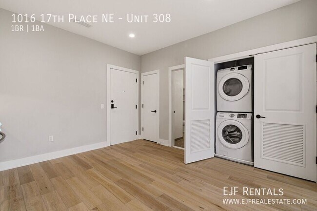 Building Photo - 1016 17th Pl NE