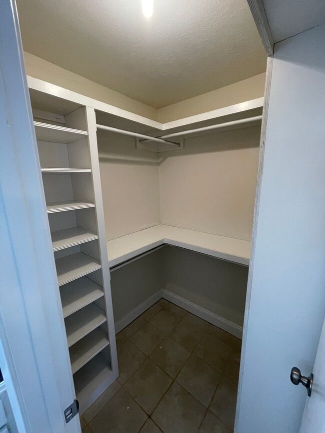 Building Photo - 4 bed 2 bath in Crossgates of Brandon