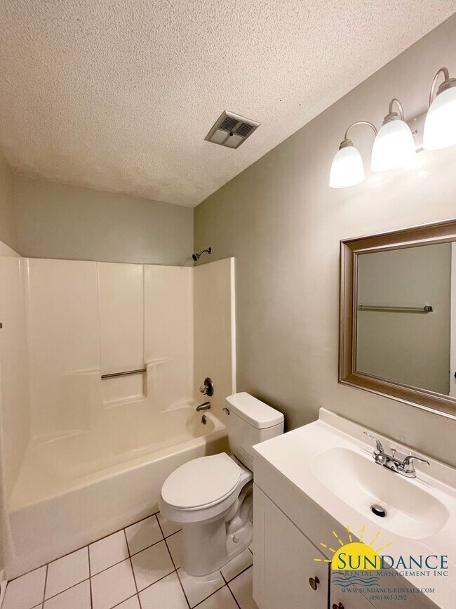 Building Photo - Great 2 bedroom in Fort Walton Beach!