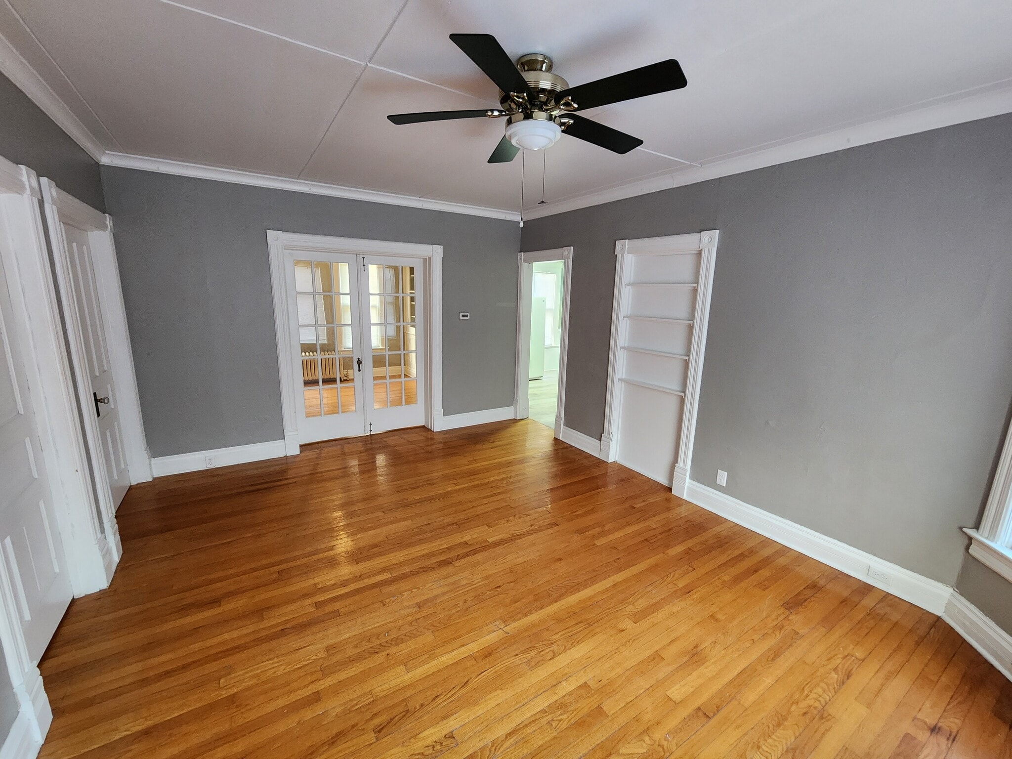 Living Room 4 - 207 N 6th St