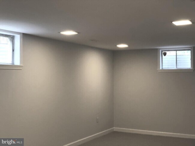 Building Photo - 991 Farm Haven Dr