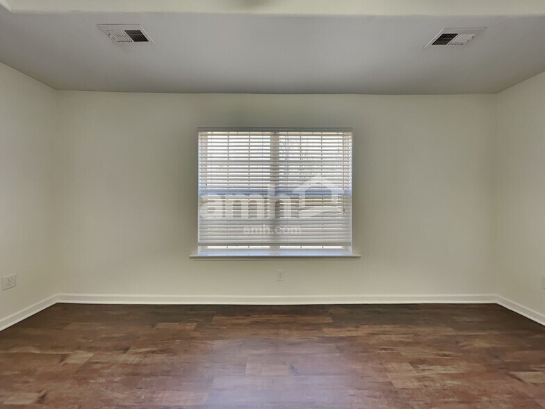 Building Photo - 16 Slow Creek Dr