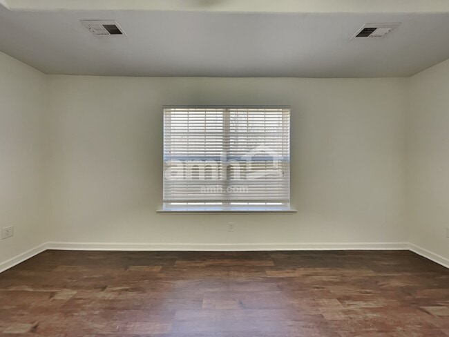 Building Photo - 16 Slow Creek Dr