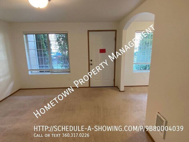 Building Photo - 3 bdrm Townhouse Avail NOW!