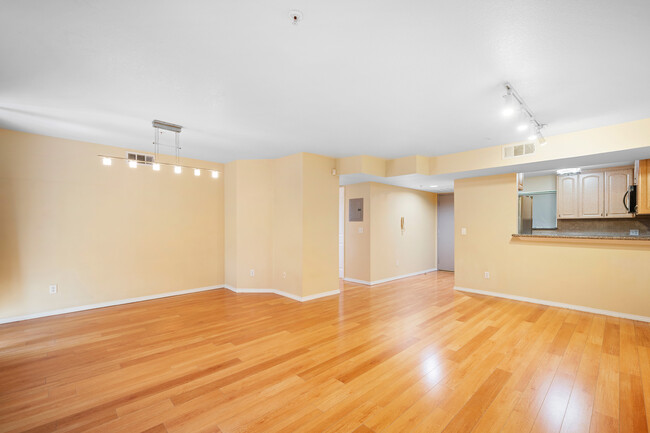 Building Photo - 422 Hawthorne St