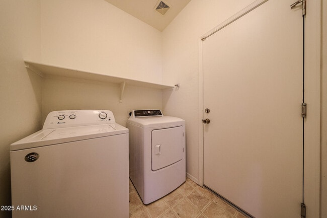 Building Photo - 45449 Alamendras St