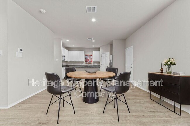 Building Photo - 7115 Mesa Cliffs