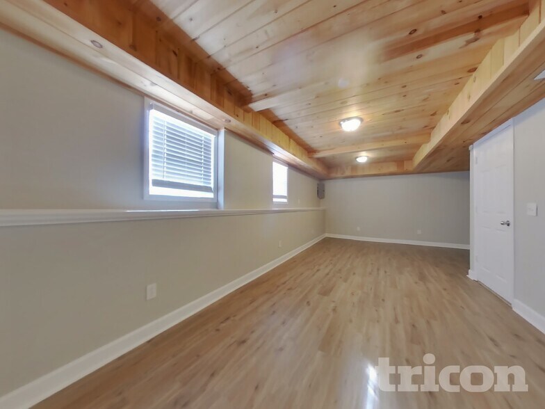 Building Photo - 125 Palm Lake Dr