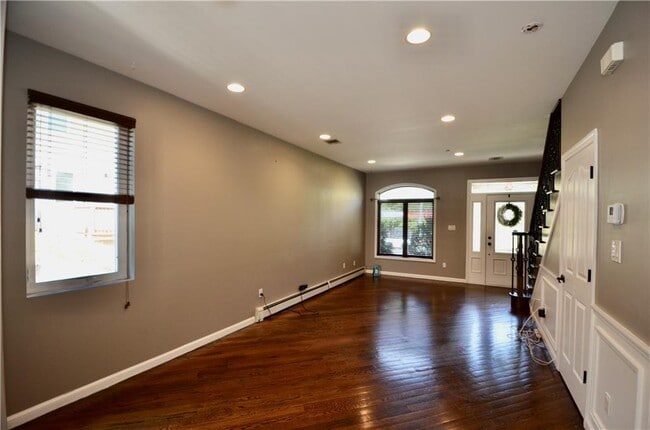 Building Photo - 5198 Hylan Blvd