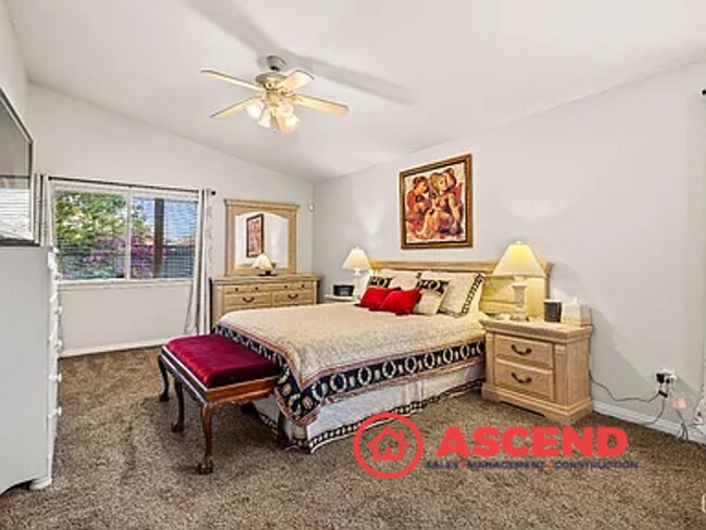 Building Photo - Stunning 4 Bedroom Home Off Brimhall Rd!