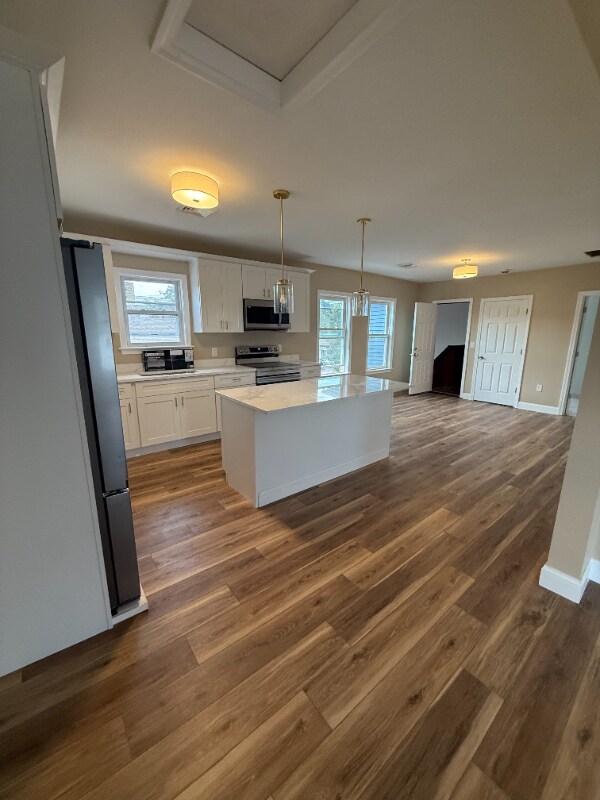 Building Photo - 363 Logee St