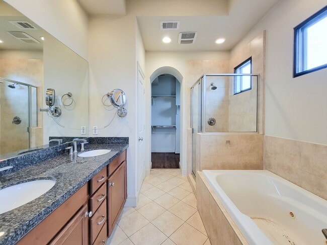 Building Photo - Stunning Corner Unit with Breathtaking Views!