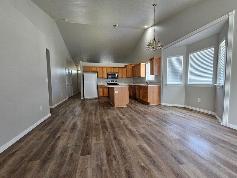 Building Photo - 6663 S High Bluff Dr