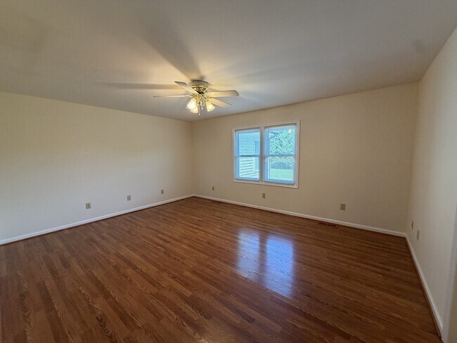 Building Photo - 236 Meadow Oaks Dr