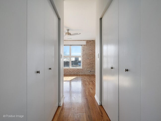 Building Photo - 2225 W Wabansia Ave