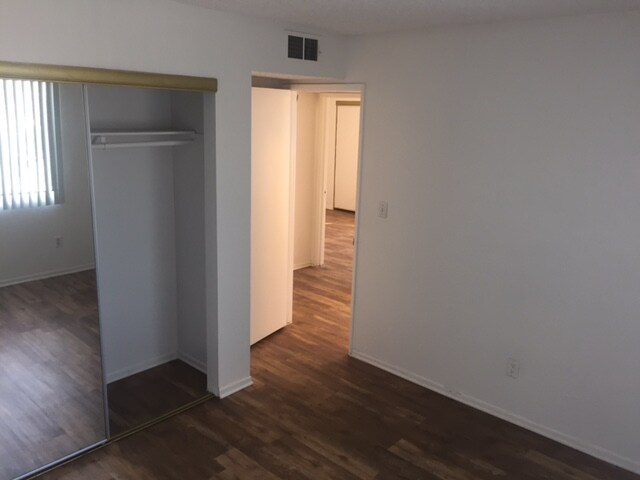 Building Photo - 1627 N Fair Oaks Ave