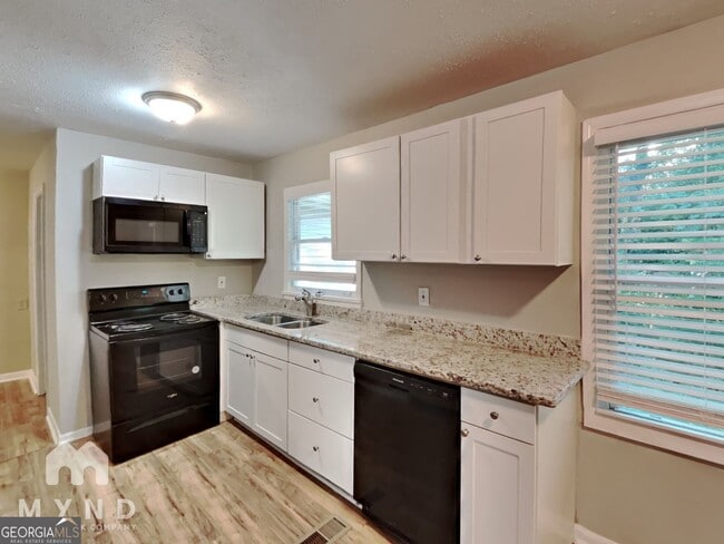 Building Photo - 502 Fairlane Cir NW