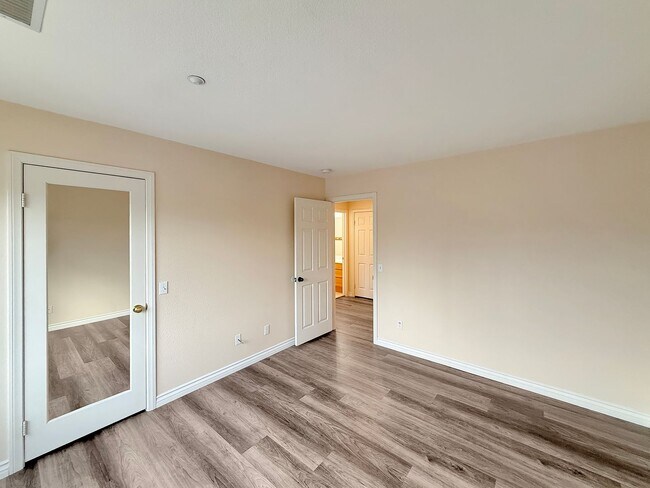 Building Photo - Beautiful 5B/3BA Home in Vista Available for Rent!