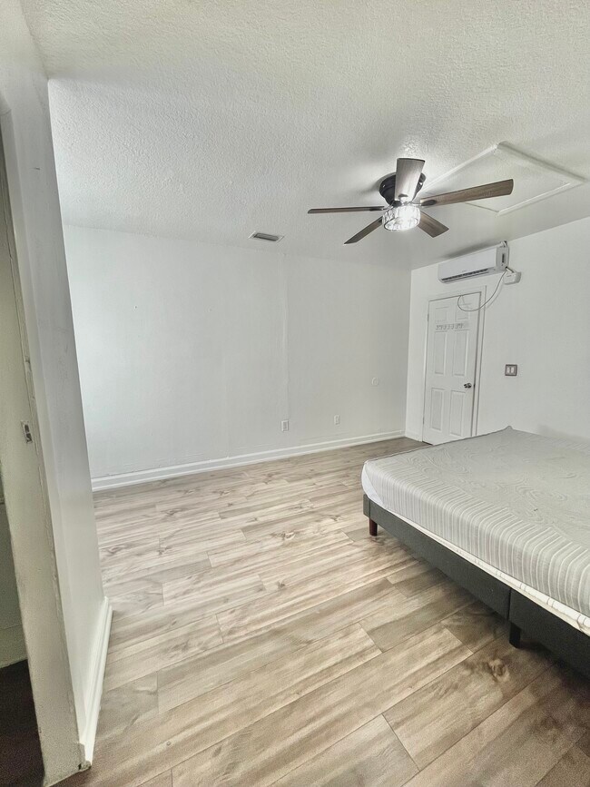 Building Photo - 4243 Deltona Blvd