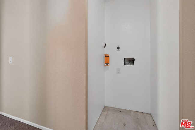 Building Photo - 2554 Olive Dr