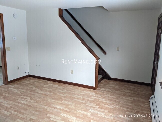 Building Photo - 13 Hemlock St