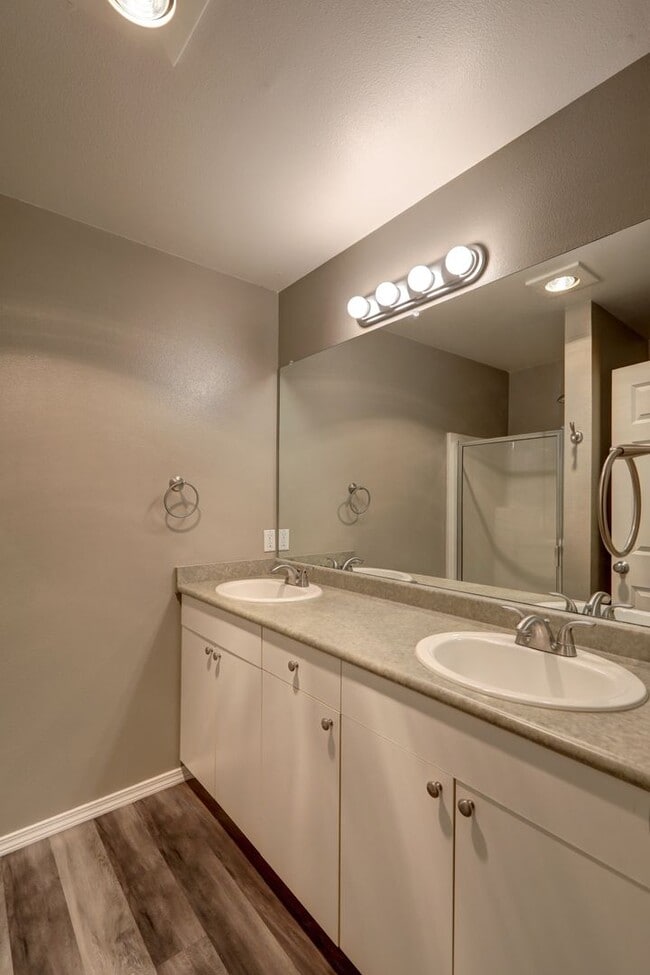 Building Photo - Newer 2 bedroom Townhome in Lynnwood