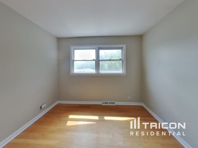 Building Photo - 2206 W Lawrence Ln