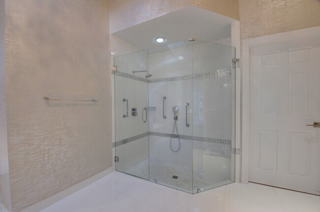 Building Photo - 2106 NW 60th Cir