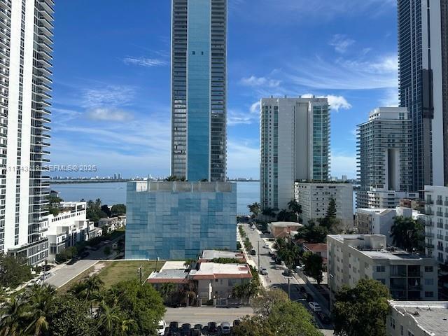 Building Photo - 321 NE 26th St