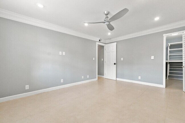Building Photo - 3017 N Oakland Forest Dr