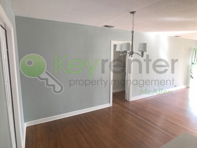 Building Photo - 2Bed/1Bath w/office in Central Mcallen ( Laurel and 10th )