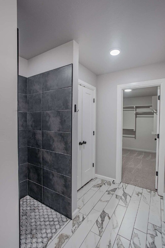 Building Photo - 3729 Alta Vis Dr