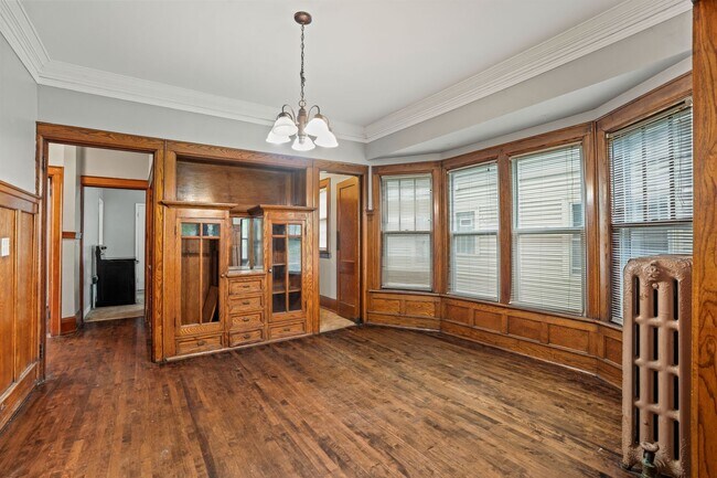 Building Photo - Murray Lower Flat